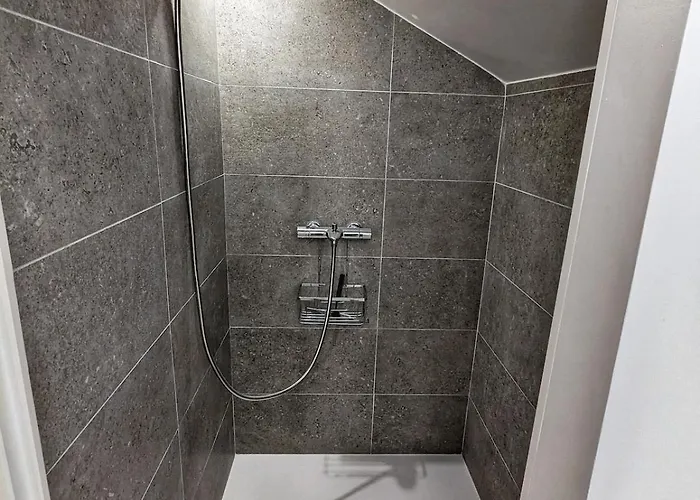 Atypique Souplex Hyper Centre Ecusson - Clim - 4p * Nimes